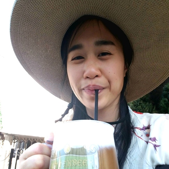 Meet your Posher, Beatrice - Picture 1 of 1